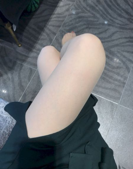 谁和她睡觉了