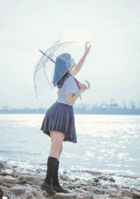 和闺蜜男友电影院疯狂做