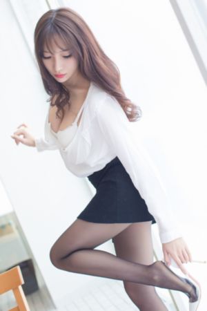 我爱喵星人鞠婧祎