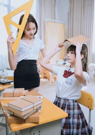 女保险销售员5