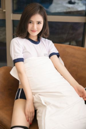 不穿内衣的瑜伽教练