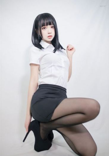 不戴乳罩的丰满已婚妇女2